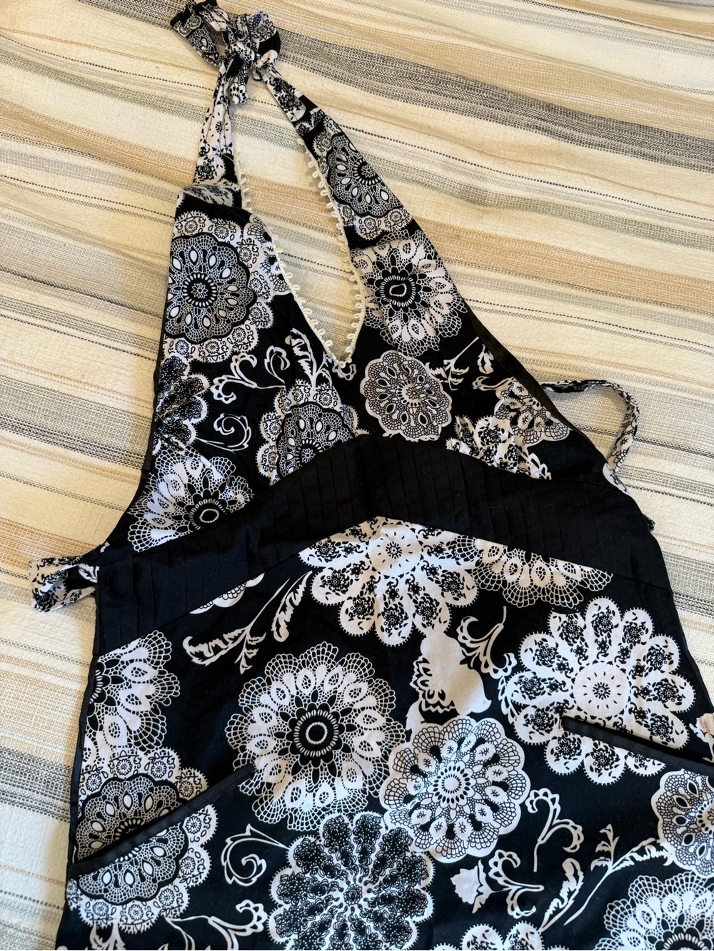 Vintage Pier 1 Black & White Floral Kitchen Apron